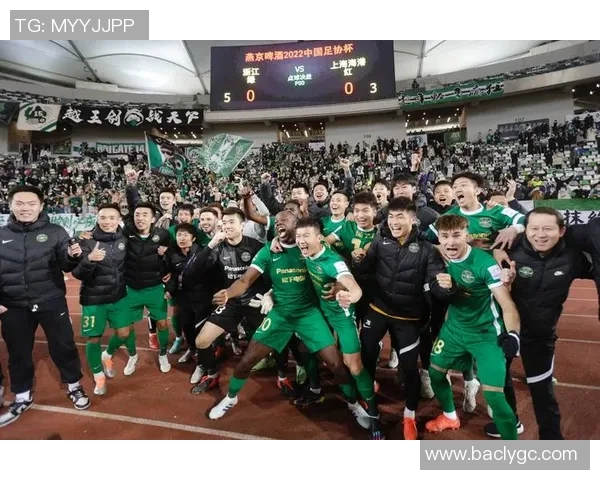 上海申鑫迎战深圳队全力争胜期待精彩对决与球迷共庆足球盛宴